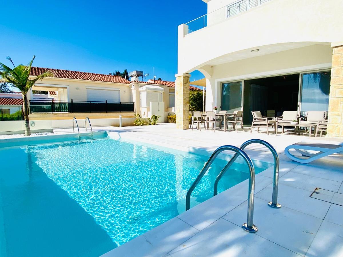 Coral Bay Beach Villa Paphos Exterior foto
